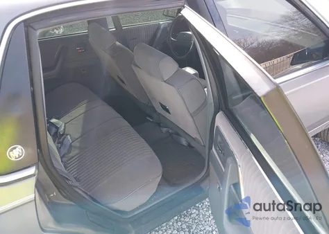 1990 Buick Century Custom z USA, uszkodzony, nr VIN 3G4AH54N2LS607994